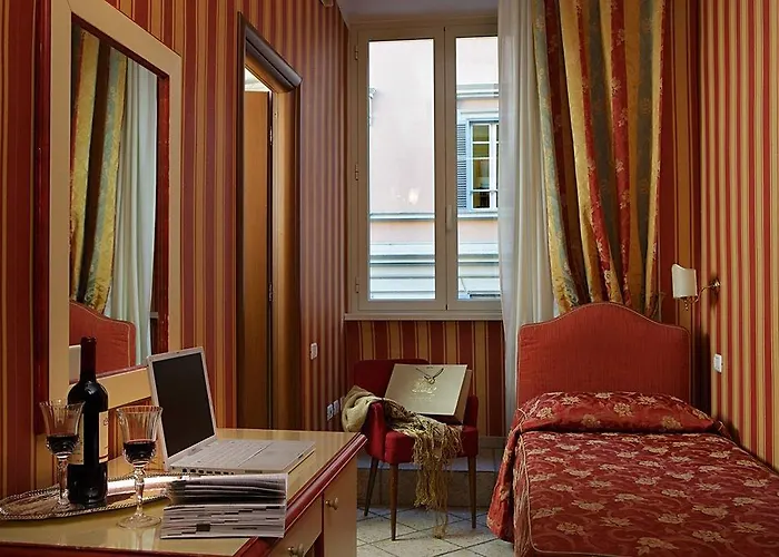 Golden Hotel 2*