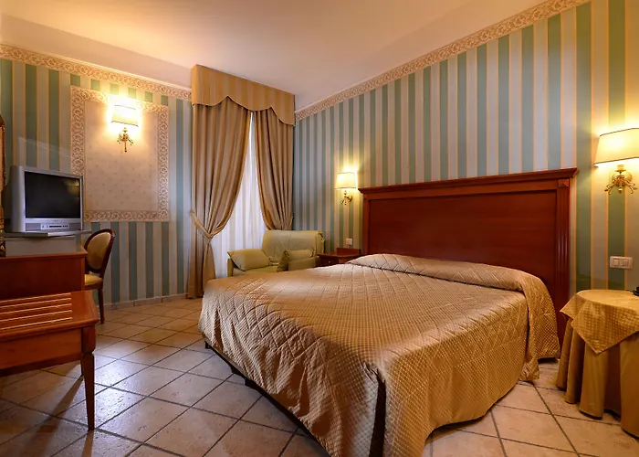 Golden Hotel 2*