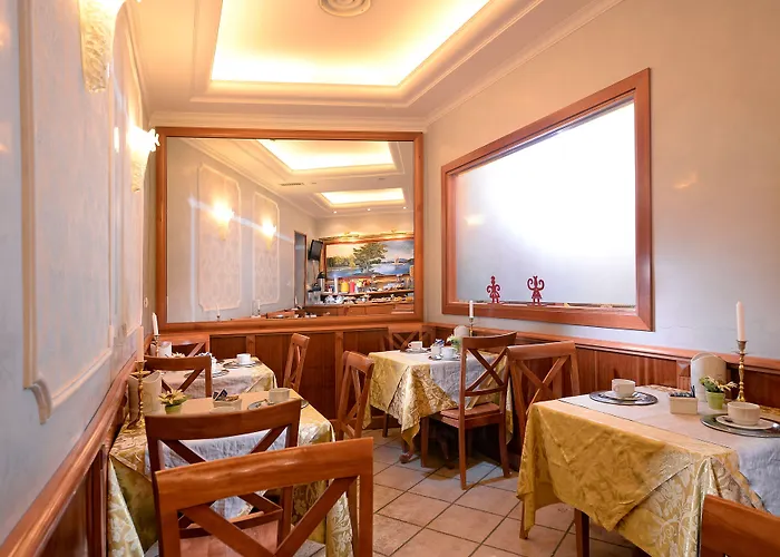 Hotel Golden 2*